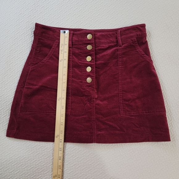 Forever 21 Burgundy Skirt with Gold Buttons Size Medium Mini Casual - Picture 7 of 12